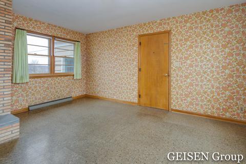 1004 S Broas St, Belding, MI 48809 photo 4