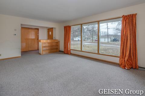 1004 S Broas St, Belding, MI 48809 photo 8