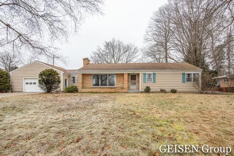 1004 S Broas St, Belding, MI 48809 photo 1