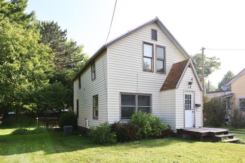 11 Maple St, Three Oaks, MI 49128 photo 1