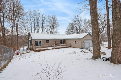 940 S Front St, Belding, MI 48809 photo 4