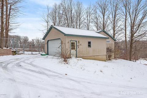 940 S Front St, Belding, MI 48809 photo 7