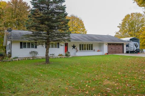 6374 E Ave, Richland, MI 49083 photo 1