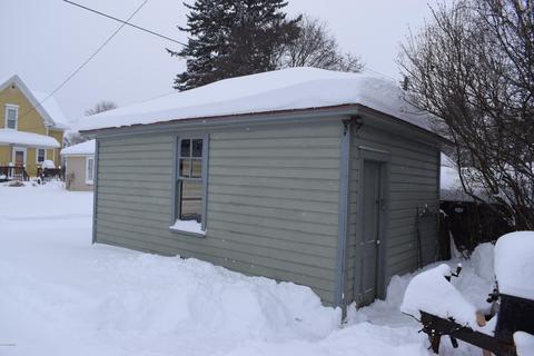 359 4th St, Manistee, MI 49660 photo 4