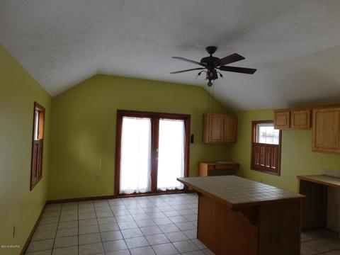 707 E Michigan Ave, Marshall, MI 49068 photo 4