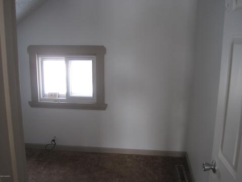 722 E Main St, Ionia, MI 48846 photo 17