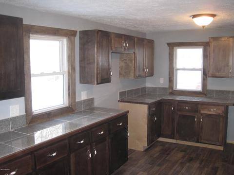 722 E Main St, Ionia, MI 48846 photo 2