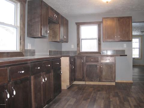 722 E Main St, Ionia, MI 48846 photo 5