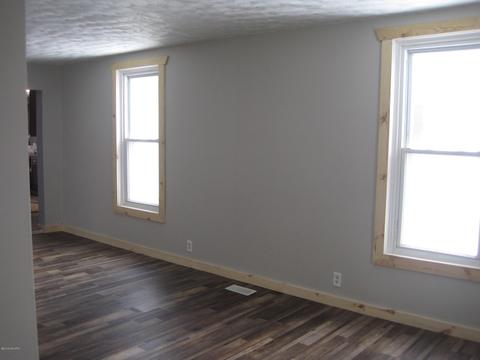 722 E Main St, Ionia, MI 48846 photo 11