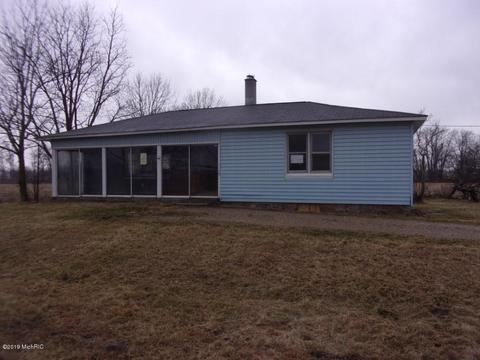 1640 2nd St, Plainwell, MI 49080 photo 1