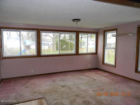 216 W Forest St, Edmore, MI 48829 photo 9