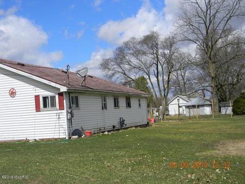 216 W Forest St, Edmore, MI 48829 photo 11