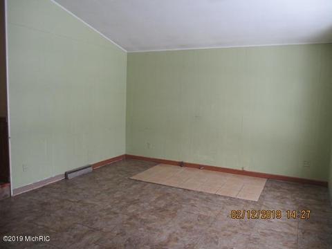 112 Pinecrest Rd, Whitehall, MI 49461 photo 9