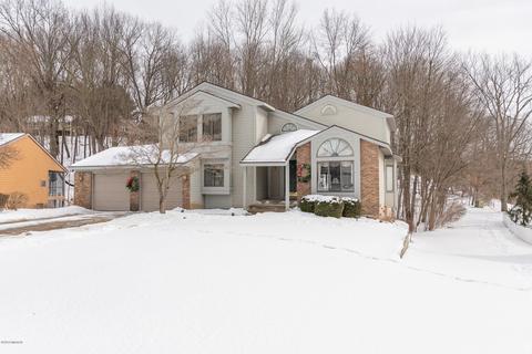 431 Midlakes Blvd, Plainwell, MI 49080 photo 1
