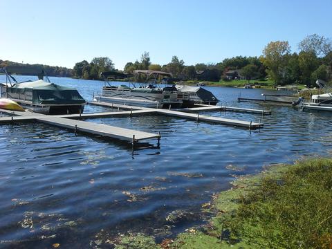 431 Midlakes Blvd, Plainwell, MI 49080 photo 3