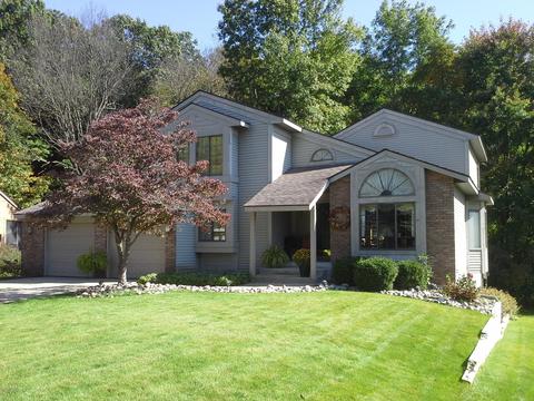 431 Midlakes Blvd, Plainwell, MI 49080 photo 2