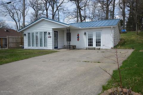 13622 Wayne St, Union, MI 49130 photo 1