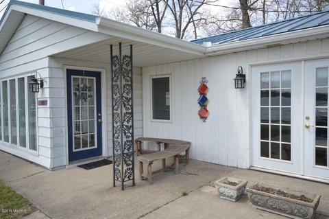 13622 Wayne St, Union, MI 49130 photo 2