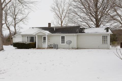 685 Pierce Rd, Plainwell, MI 49080 photo 2