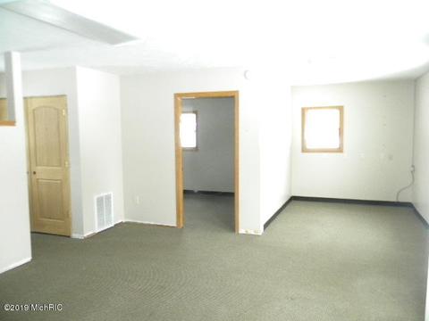 162 E 82nd St, Newaygo, MI 49337 photo 5