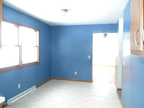 162 E 82nd St, Newaygo, MI 49337 photo 4