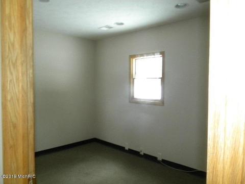 162 E 82nd St, Newaygo, MI 49337 photo 10
