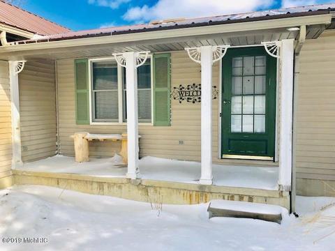 307 Third St, Sunfield, MI 48890 photo 4