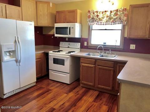 307 Third St, Sunfield, MI 48890 photo 7