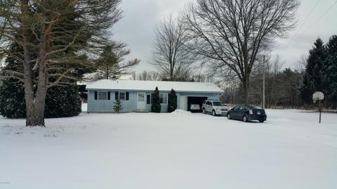 728 Miller Rd, Plainwell, MI 49080 photo 2