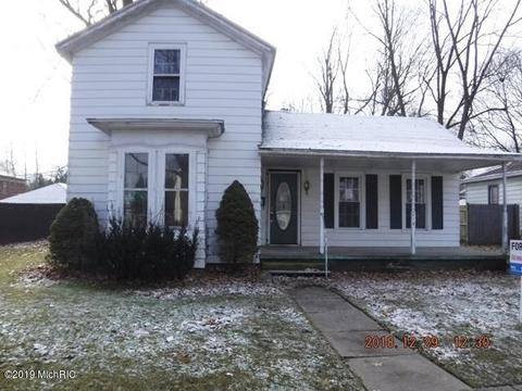 214 E Grant St, Plainwell, MI 49080 photo 1