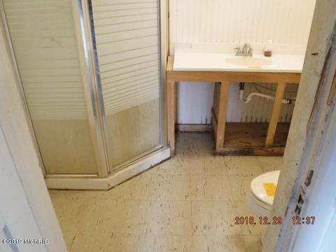 214 E Grant St, Plainwell, MI 49080 photo 10