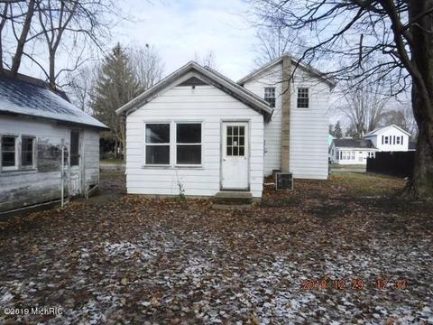 214 E Grant St, Plainwell, MI 49080 photo 4