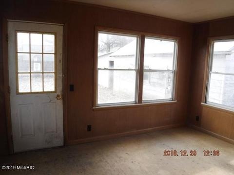 214 E Grant St, Plainwell, MI 49080 photo 8