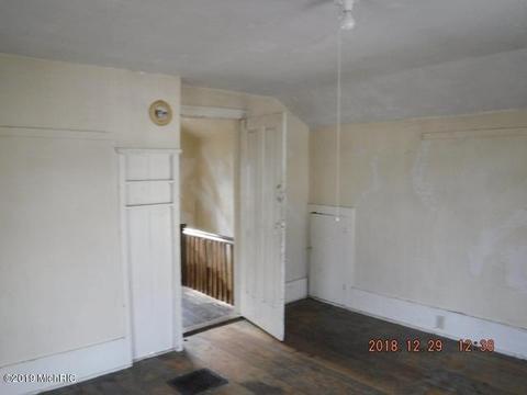 214 E Grant St, Plainwell, MI 49080 photo 12