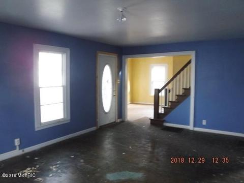 214 E Grant St, Plainwell, MI 49080 photo 5