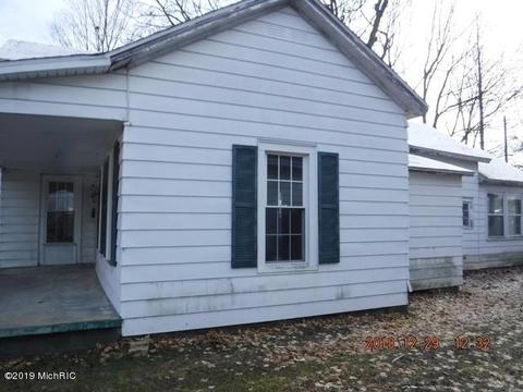 214 E Grant St, Plainwell, MI 49080 photo 3
