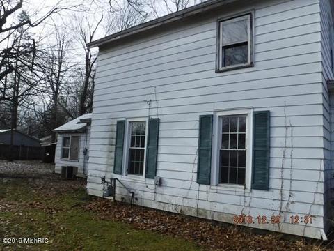 214 E Grant St, Plainwell, MI 49080 photo 2