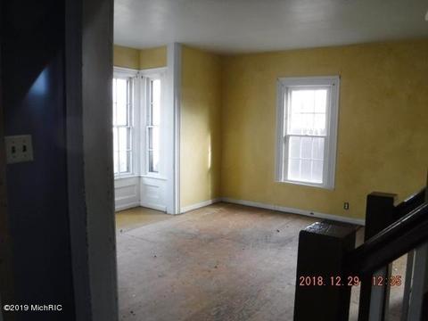 214 E Grant St, Plainwell, MI 49080 photo 6