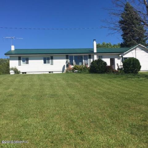 19009 Gennett Rd, Charlevoix, MI 49720 photo 1