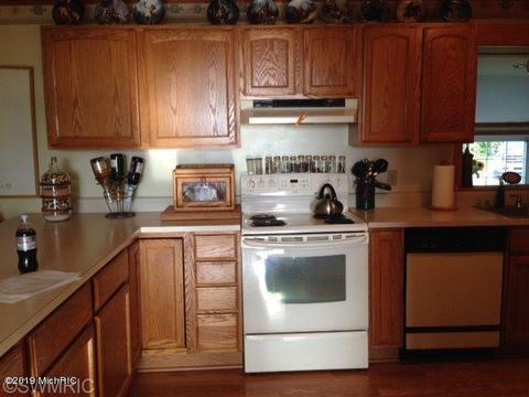 19009 Gennett Rd, Charlevoix, MI 49720 photo 4