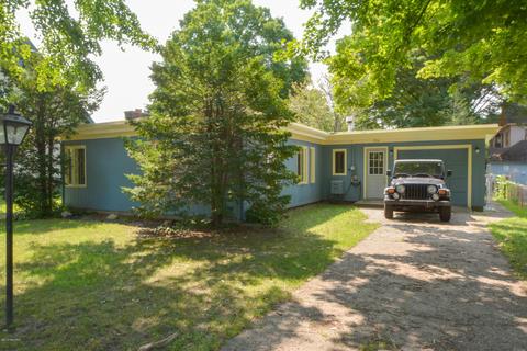 706 E Mansion St, Marshall, MI 49068 photo 2