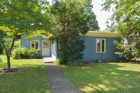 706 E Mansion St, Marshall, MI 49068 photo 1