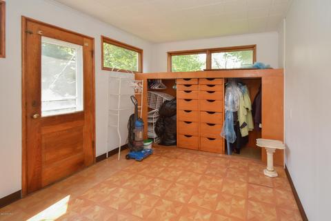 706 E Mansion St, Marshall, MI 49068 photo 3