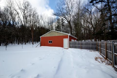 926 E Sidney Rd, Stanton, MI 48888 photo 3