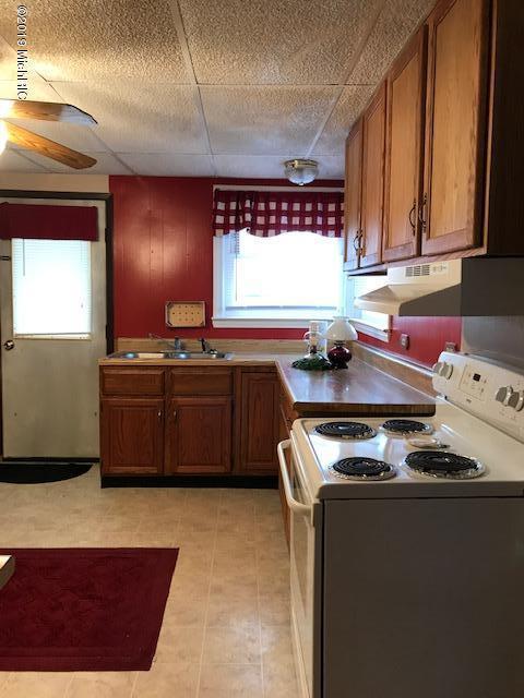 127 S Main St, Waldron, MI 49288 photo 5