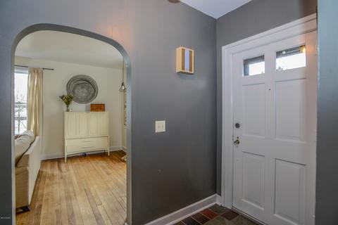 517 E Green St, Marshall, MI 49068 photo 2
