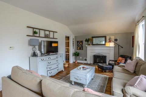 517 E Green St, Marshall, MI 49068 photo 5