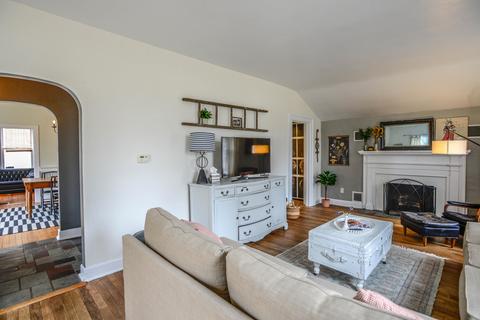 517 E Green St, Marshall, MI 49068 photo 3