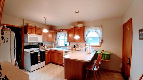 641 S Hooker Ave, Three Rivers, MI 49093 photo 2