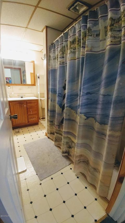 641 S Hooker Ave, Three Rivers, MI 49093 photo 9